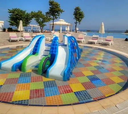 호텔 Jasmine Court Seafront & 4*