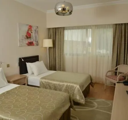 호텔 Jasmine Court Seafront & 4*