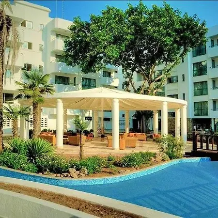 酒店 Jasmine Court Seafront & 凯里尼亚